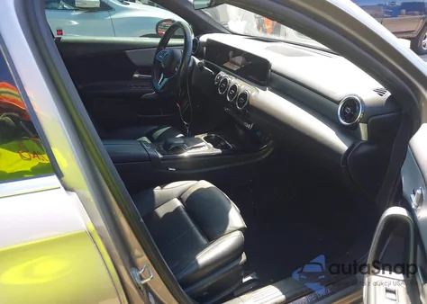 2019 Mercedes-Benz A 220 z USA, uszkodzony, nr VIN WDD3G4EB9KW020649